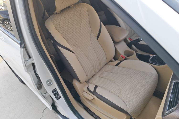 Used Baojun 730 2017 1.5T Manual Fashion Version 7 Seats China V Emission Standard