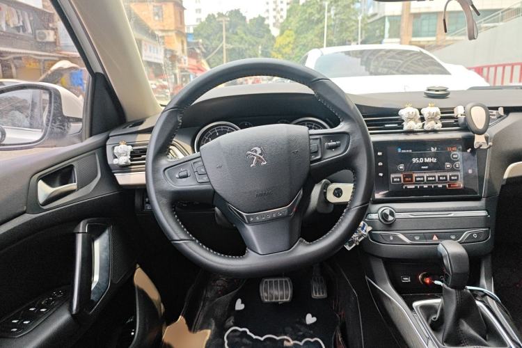 Used Peugeot 408 2014 1.8L Automatic Luxury Edition Steering Wheel