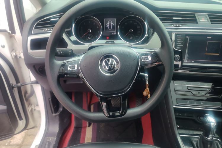 Used Volkswagen Touran 2021 Touran L 280TSI DSG Comfort Edition 7 Seats Steering Wheel