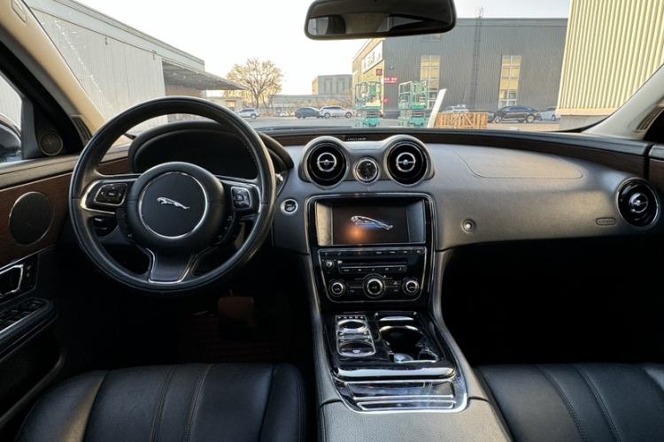 Used Jaguar XJ 2014 XJL 2.0T Two-Wheel-Drive Elegant Business Edition