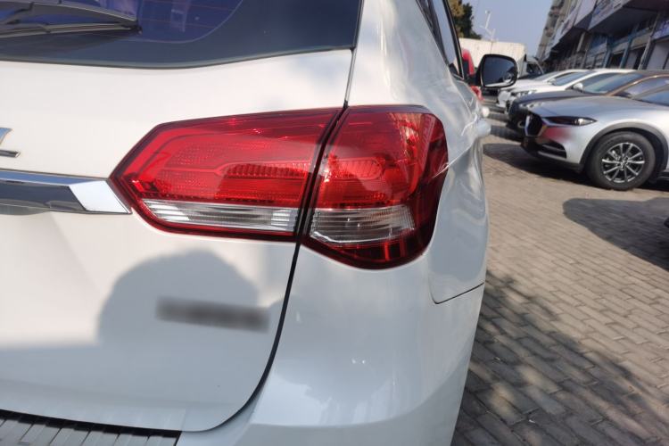 Used Haval H2 2018 1.5T Dual-Clutch Two-Wheel Drive Fashion Model China VI Standard
