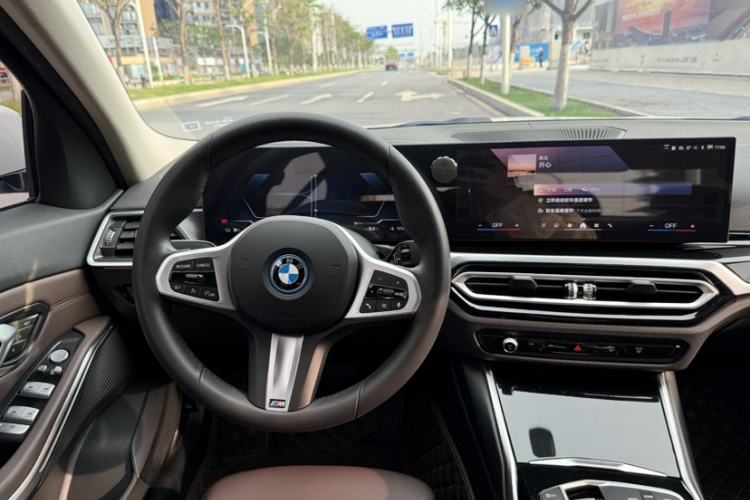 Used BMW i3 2024 eDrive 35 L
