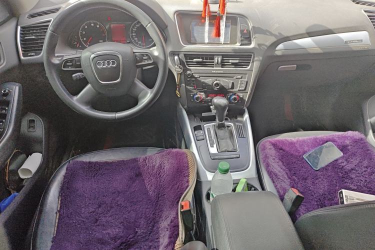 Used Audi Q5 2012 2.0TFSI Technology Model Center Console