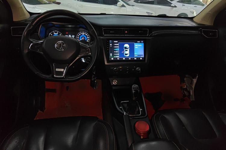 Used Dongfeng Fengon 580 2016 1.8L Manual Comfort Model Center Console