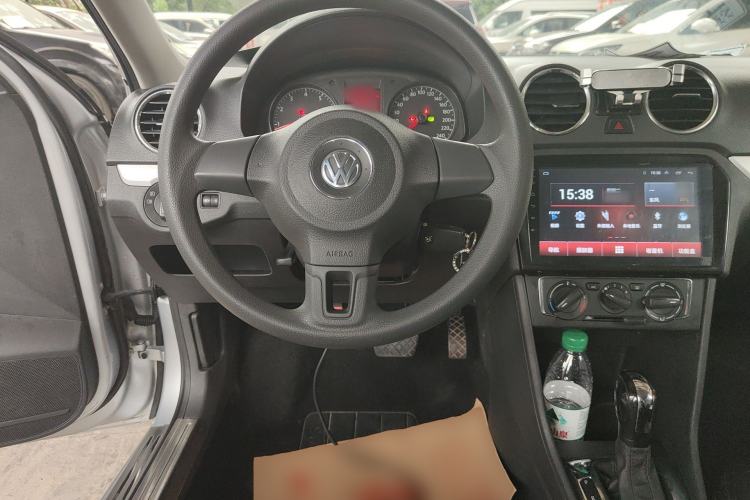 Used Volkswagen Jetta 2015 Value Edition 1.6L Automatic Comfort Version Steering Wheel