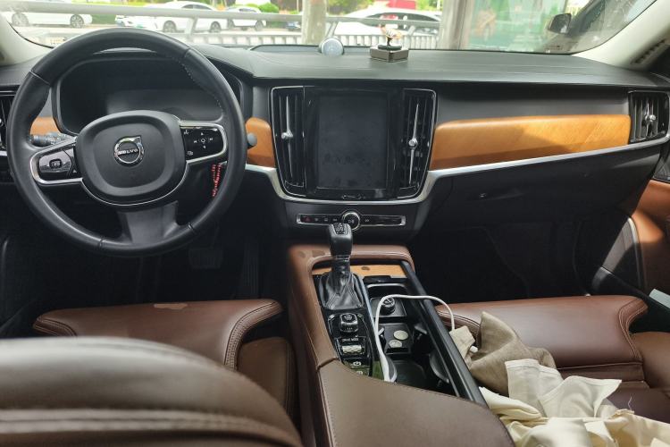 Used Volvo S90 2020 T5 Zhiya Luxury Edition Center Console