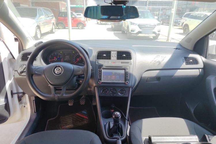 Used Volkswagen Polo 2014 1.4L Manual Fashion Edition Center Console