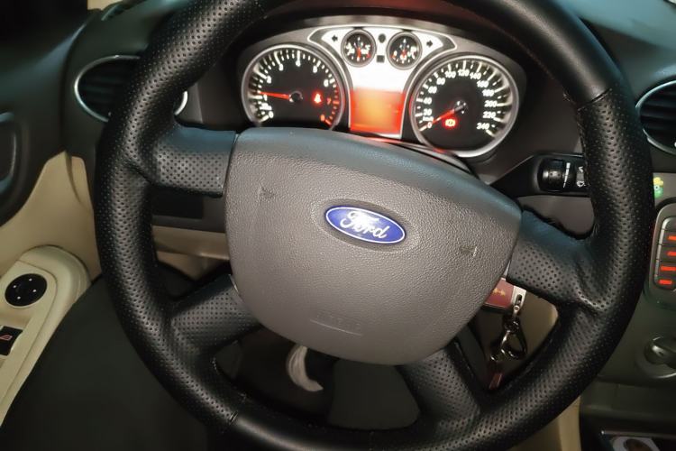 Used Ford Focus 2012 Hatchback Classic 1.8L Automatic Fashion Edition
