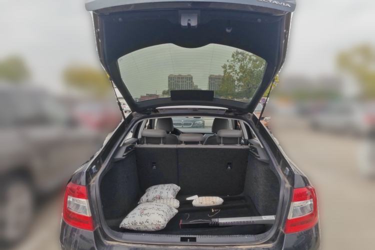 Used Skoda Octavia 2015 1.6L Automatic Eado Edition Trunk