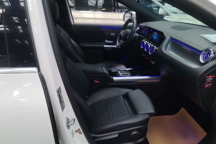 Used Mercedes-Benz GLA 2022 Facelifted GLA 200 Right Front Seat