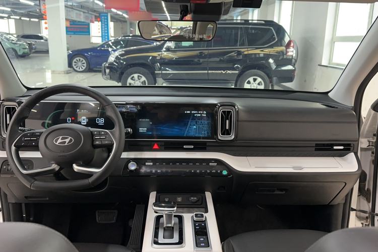 Used Hyundai ix35 2023 Musso 2.0L Deluxe Edition DLX Center Console