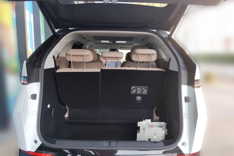 Used XPeng X9 2024 702 Ultra-Long Range Max
