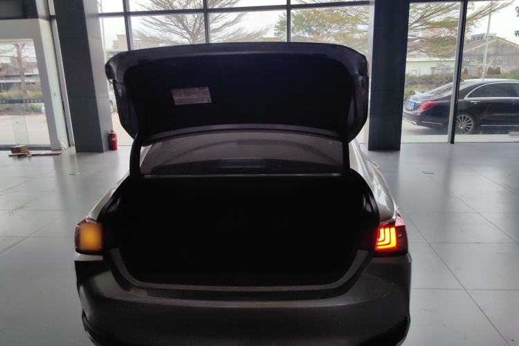 Used Lexus ES 2020 300h Executive Edition
