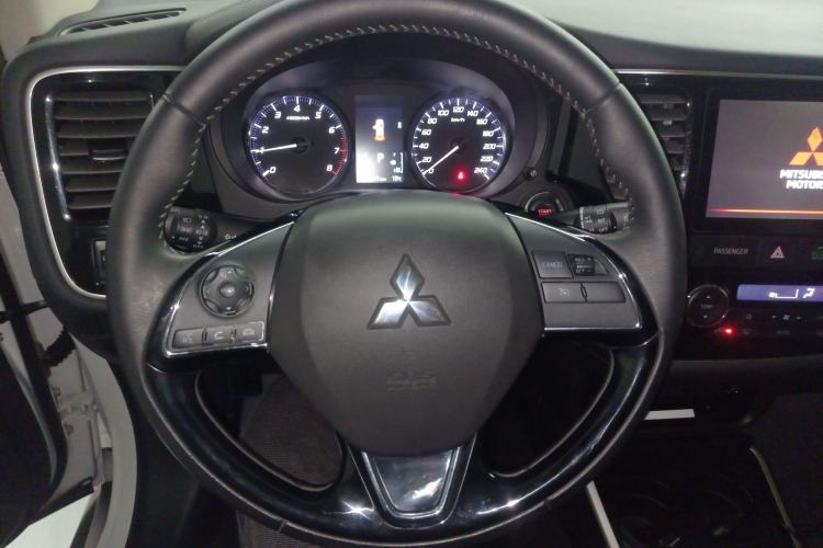 Used Mitsubishi Outlander 2019 2.0L Two-Wheel Drive Comfort Edition 5 Seats China VI Standard