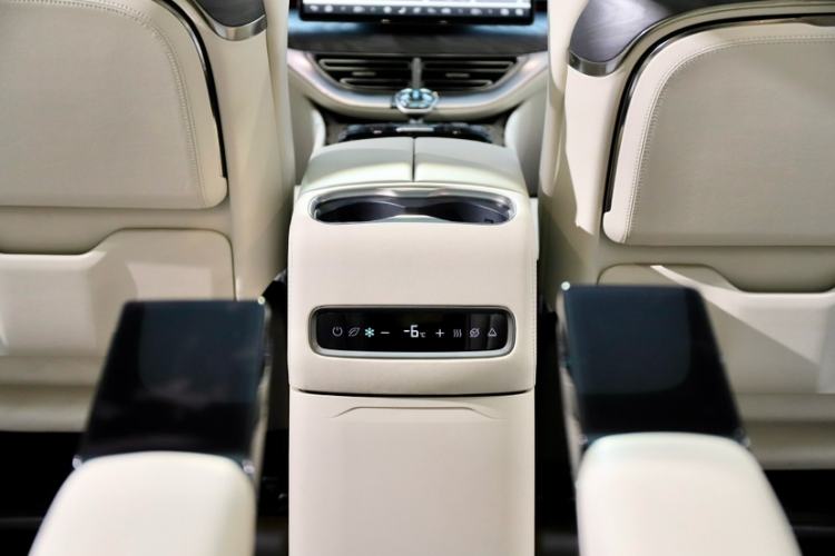 Used Denza D9 2024 DM-i 980 Four-Wheel Drive Prestige Model