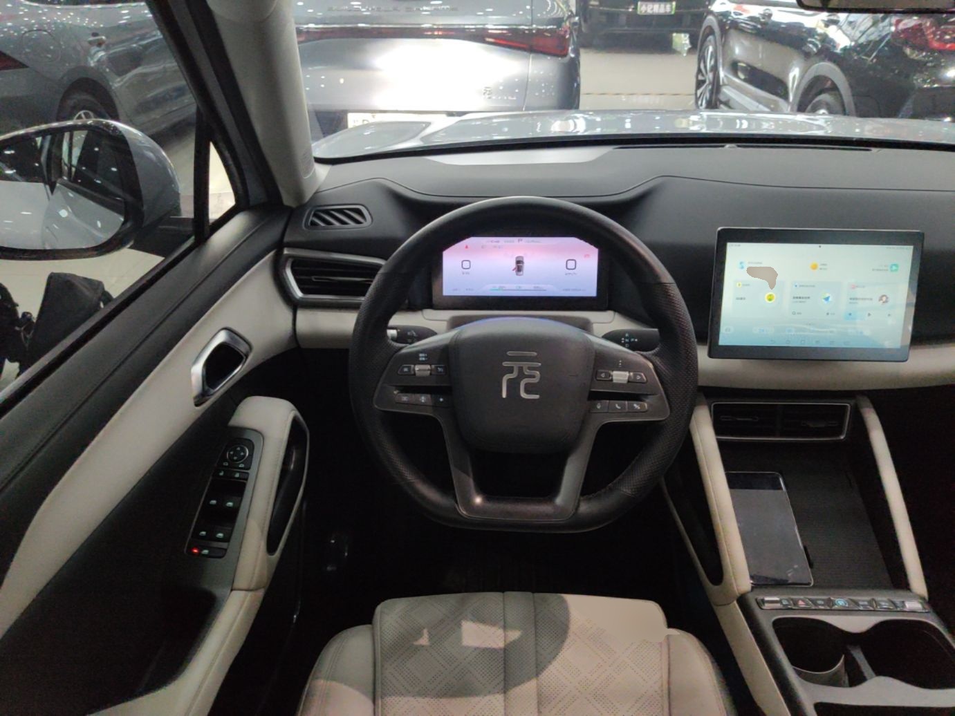 BYD Yuan UP 2025 Model 301KM Leading Version — снимка 13