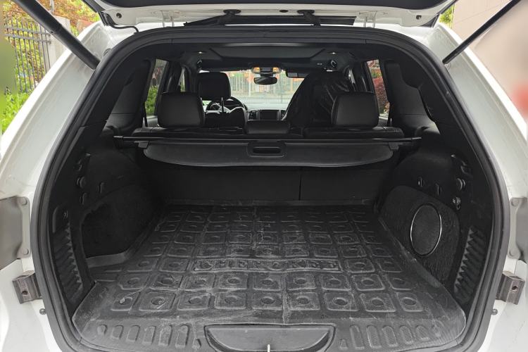 Used Jeep Grand Cherokee 2016 3.0L Comfort Navigation Edition Trunk