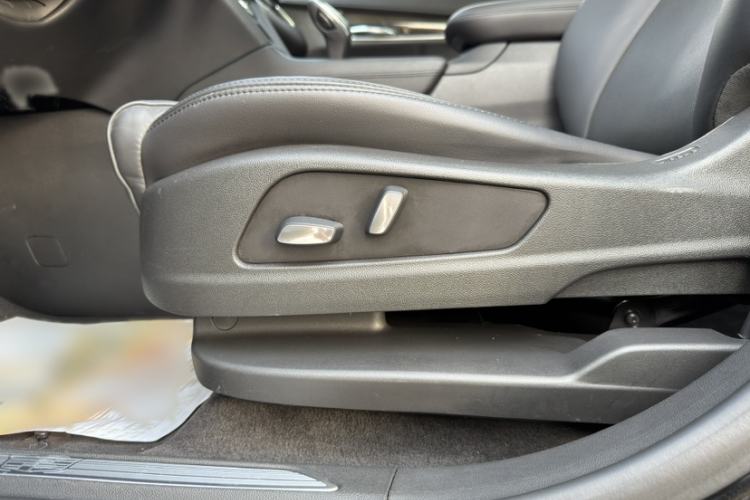 Used Cadillac XT5 2018 25T Luxury Model
