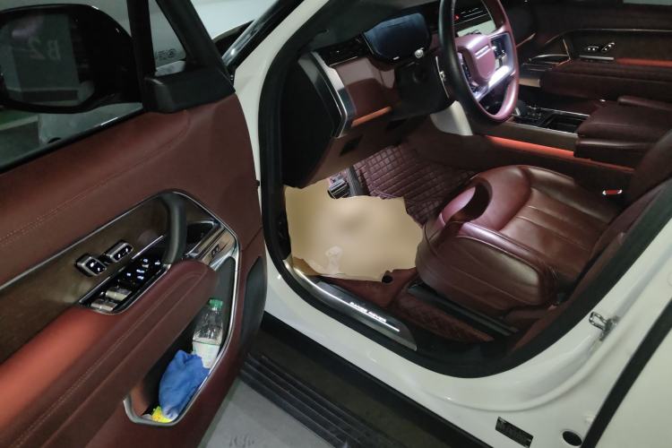 Used Land Rover Range Rover 2023 3.0 L6 400 PS Extended Long-Wheelbase Version