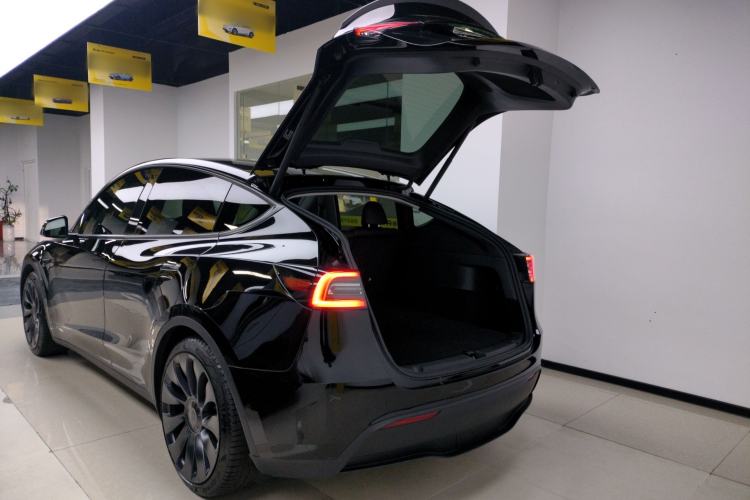 Used Tesla Model Y 2023 High-Performance All-Wheel-Drive Version