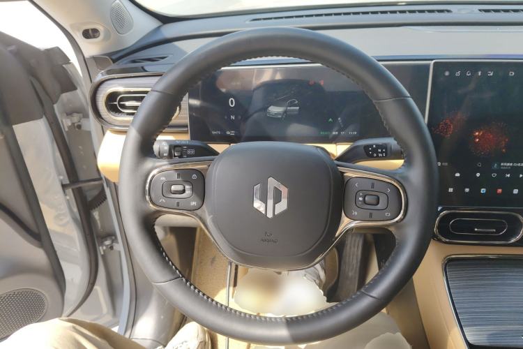 Used Leapmotor C11 2024 All-Electric 580 Luxury Edition Steering Wheel