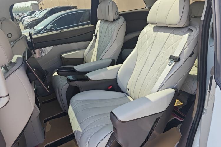 Used Denza D9 2022 DM-i 970 Four-Wheel Drive Flagship Model Left Rear Seat