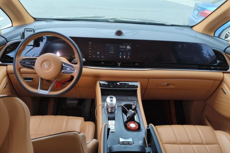 Used VOYAH Dream 2024 PHEV Extended-Range Premium Edition Center Console