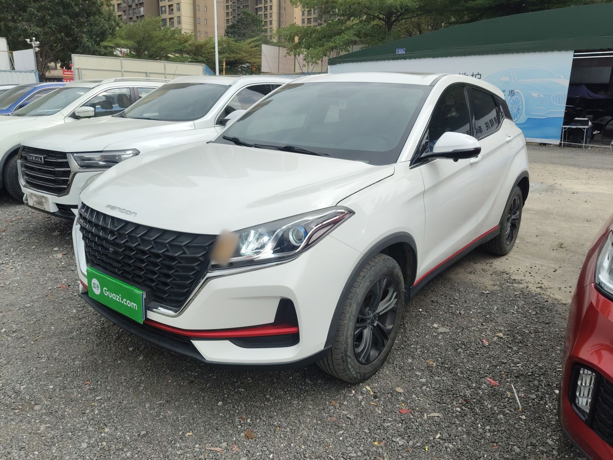 تحت مقدمة السيارة