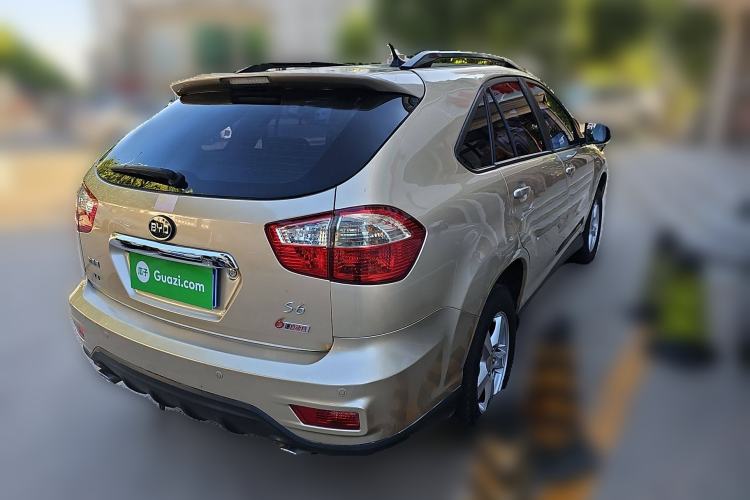 Used BYD S6 2014 2.4L Automatic Prestige 5-Seater
