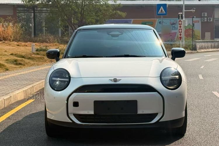 Used MINI Electric MINI COOPER 2025 456km COOPER E Classic Style
