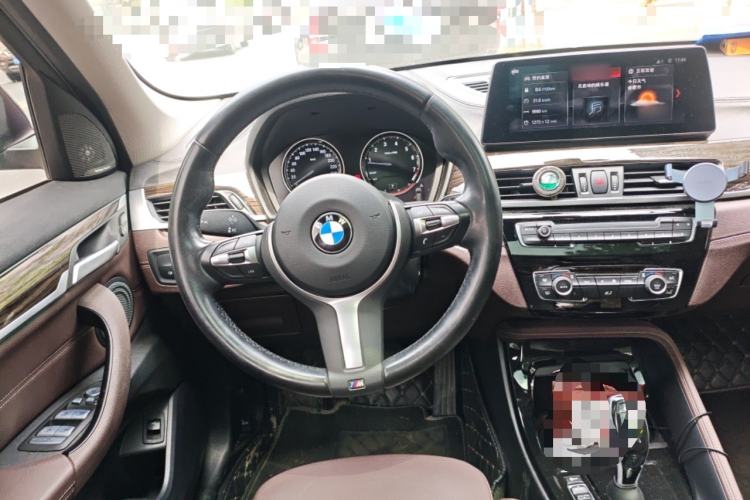 Used BMW X1 2022 Updated xDrive25Li Premium Edition Steering Wheel