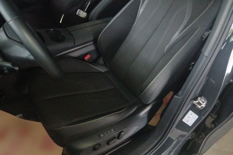 Used Volkswagen ID.UNYX 2024 Revised Pro Long-Range Version Left Front Seat