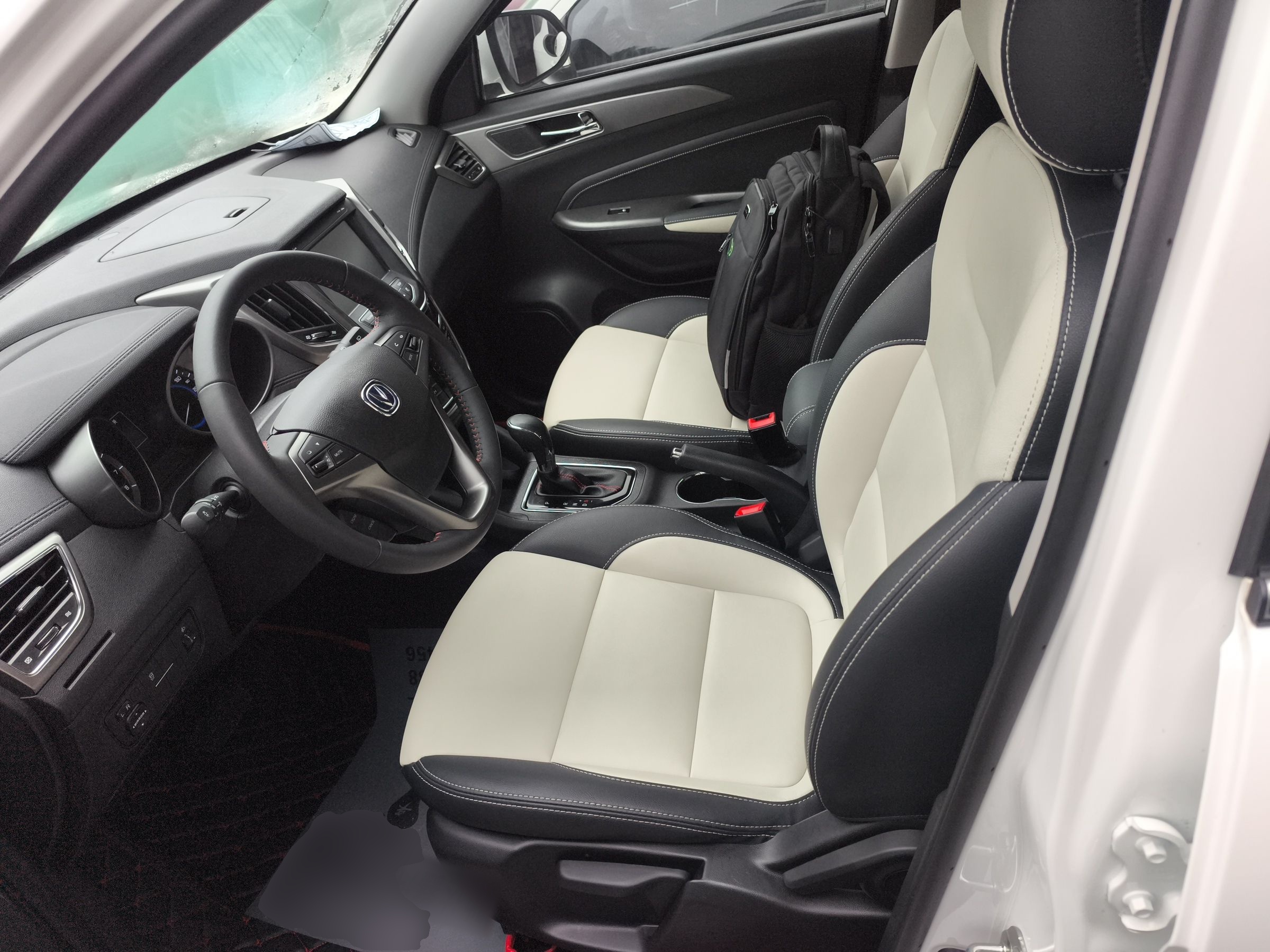 Переднее сиденье в автомобиле