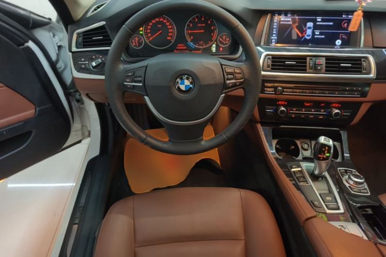 Used BMW 5 Series 2015 520i Elegant Edition
