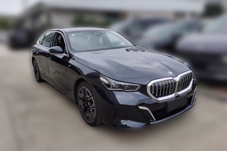 Used BMW 5 Series 2025 530Li Luxury Edition M Sport Package Front Right 45 Deg