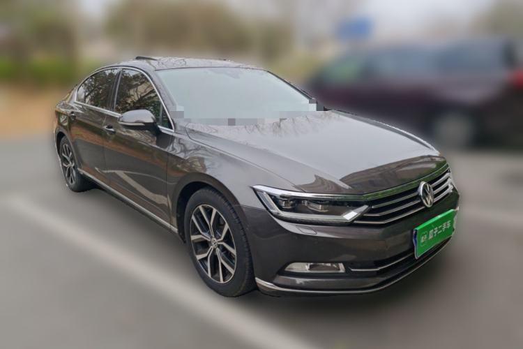 Used Volkswagen Magotan 2017 330TSI DSG Luxury Model Front Right 45 Deg