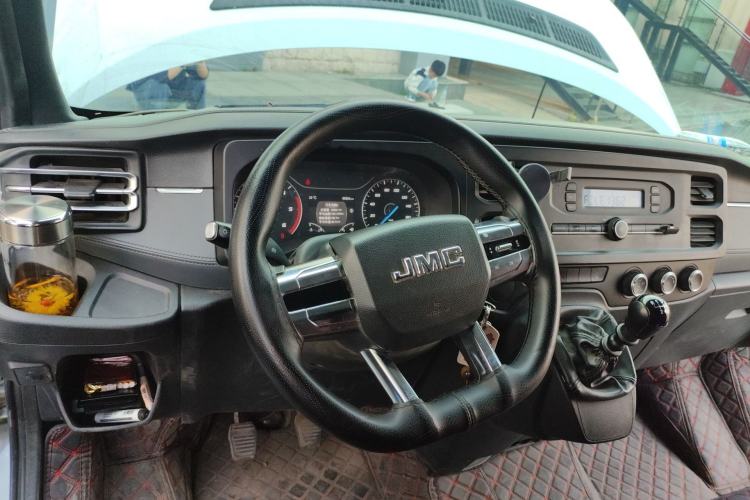 Used JMC Fushun 2023 2.0T Manual Short-Wheelbase Mid-Roof Commercial Van Transporter 2/3 Seats