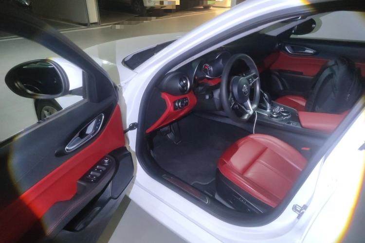 Used Alfa Romeo Giulia 2017 2.0T 200HP Luxury Edition Driver Seat