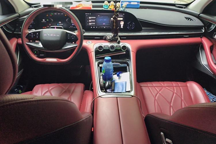 Used EXEED Stellar 2023 400T Two-Wheel Drive Comfort Edition Center Console