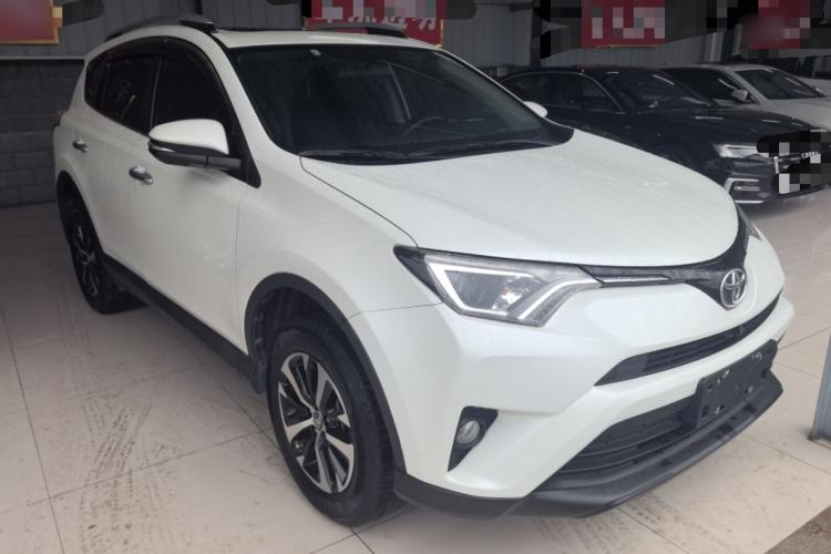 Used Toyota RAV4 2016 2.0L CVT Two-Wheel Drive Fashion Edition China V Standard
