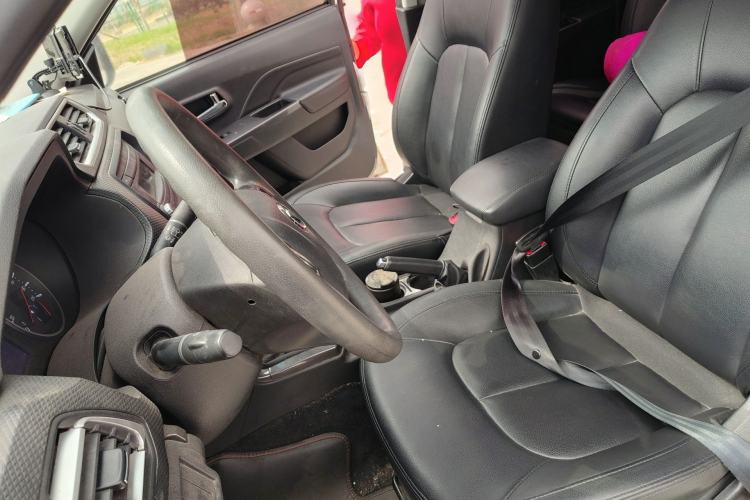 Used Great Wall Wingle 5 2017 2.4L European Version Gasoline Two-Wheel Drive Entry-Level Big Double Cab 4G69S4N Left Front Seat