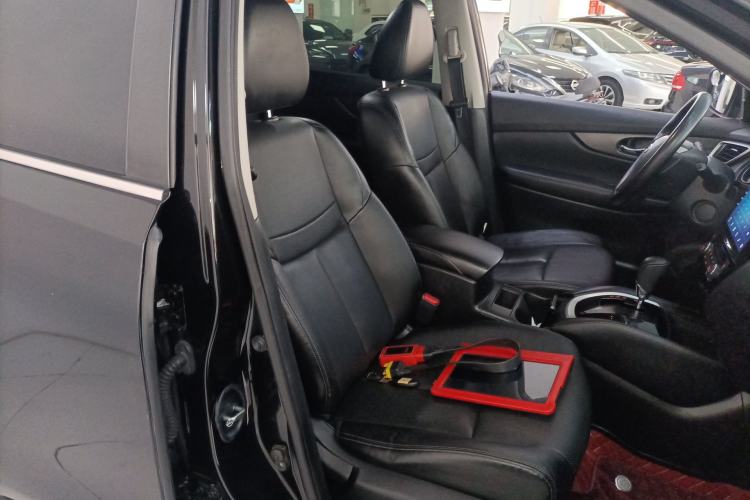 Used Nissan X-Trail 2015 2.0L CVT Comfort MAX Edition 2WD Right Front Seat