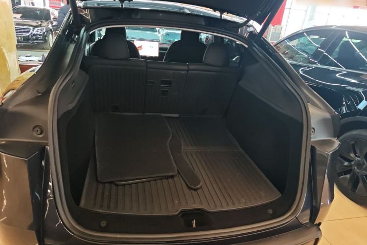 Used Tesla Model Y 2025 Long-Range All-Wheel Drive First Edition