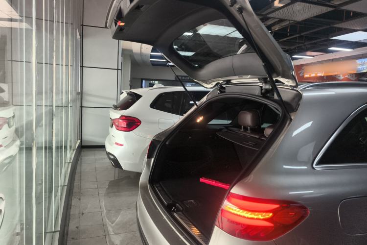 Used Mercedes-Benz GLC 2019 Facelift GLC 260 L 4MATIC Luxury Model