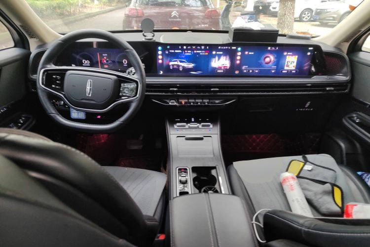 Used Lincoln Corsair 2023 2.0T Two-Wheel Drive Luxury Edition Center Console