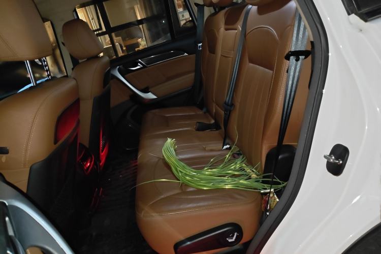 Used Haval H9 2015 2.0T Four-Wheel Drive Luxury Model 5 Seats
