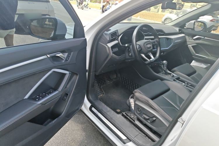 Used Audi Q3 2024 35 TFSI Ambition Dynamic Edition
