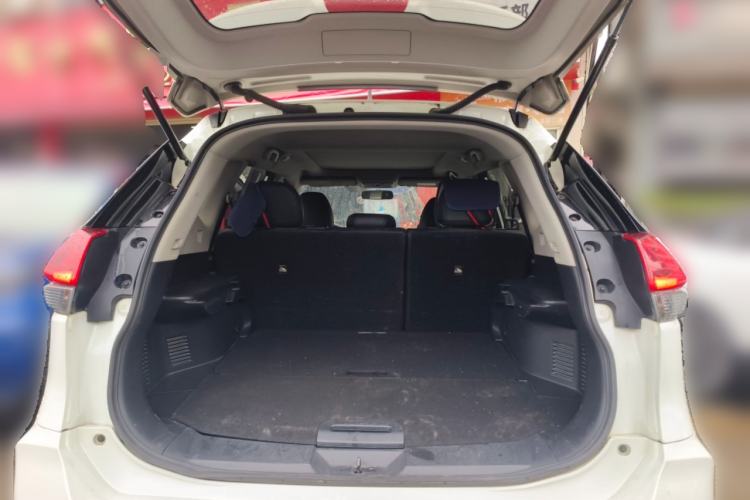 Used Nissan X-Trail 2019 2.5L CVT Smart Connect Leading Edition 4WD
