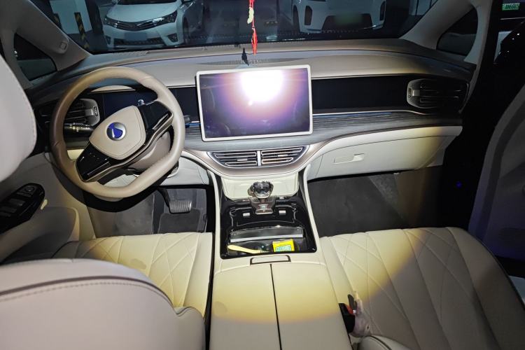 Used Denza D9 2022 DM-i 970 Four-Wheel Drive Flagship Model
