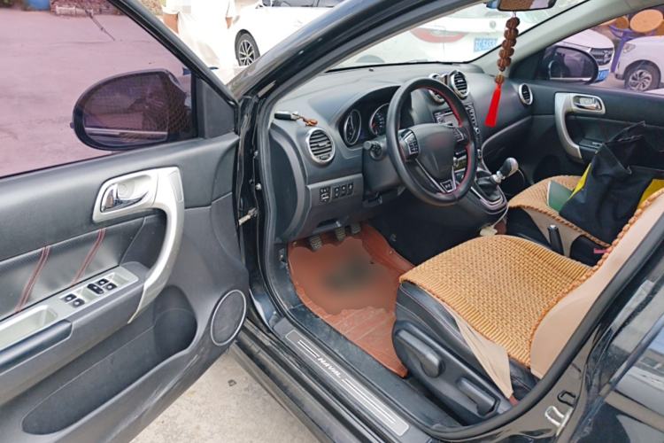 Used Haval H6 2015 Upgraded Model 1.5T Manual Two-Wheel Drive Elite Version Driver Seat